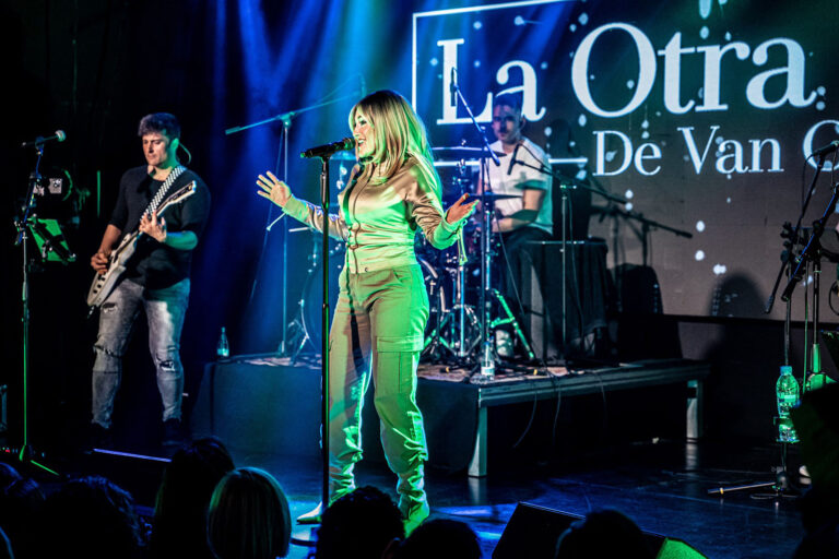 tributo_la_oreja_de_van_gogh_la_otra_doble_amaia_montero_09